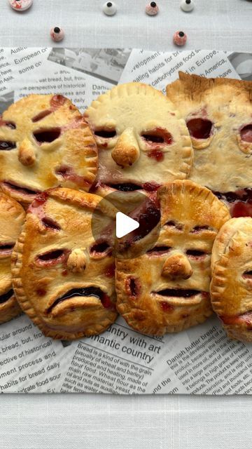 Tinka | Fruits & Snacks on Instagram: "Halloween Pies 💀🎃 These cherry pies are perfect for kicking off Halloween. Face pies are super easy to make, and you only need 3 ingredients! 🍒

Ingredients:
- Pie dough (you can use any dough you like)
- Cherry jam
- Eggs

For each pie face, you’ll need two circles of dough. Cut a face into one of the circles. Spread cherry jam on the other circle and place the face dough on top. Seal the edges with a fork and brush with egg wash. Bake the cherry pies in the oven at 200°C for 15 minutes. Enjoy your spooky Halloween pie! 

Save this recipe for more Halloween snack ideas! ✨

#halloweenpie #pie #handpie #pies #handpies #facepie #facepies #halloween #halloweensnacks #halloweensnackideas #halloweenfood #halloweentreats #halloweenpartyfood #halloweenide Halloween Berry Pie, Halloween Face Pie, Scary Face Pie, Pie With Face, Halloween Pies Ideas, Halloween Hand Pies, Face Pie, Halloween Pies, Halloween Pie