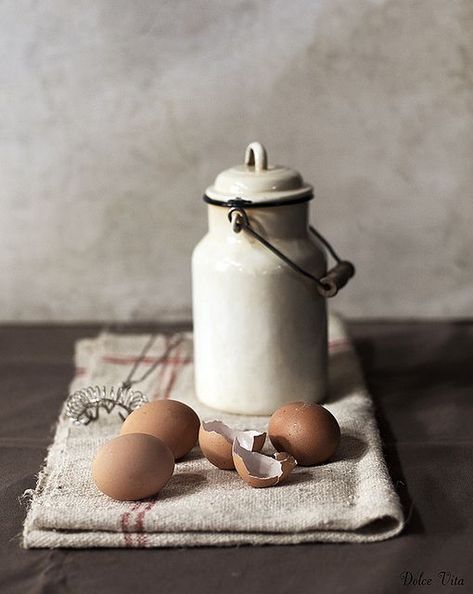 simplicity | #raw #rawfood #foodphotography #foodstyling Beauty Fotografie, Food Photography Inspiration, Still Life Photos, God Mat, Foto Tips, Still Life Drawing, Food Photography Styling, Milk Cans, Still Life Art