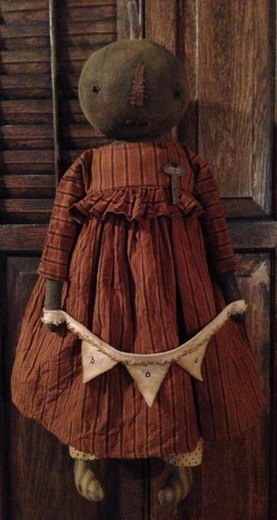 Primitive Pumpkin Dolls, Scarecrow Costumes, Kitchen Design Boho, Modern Wall Decor Ideas, Halloween Primitives, Prim Halloween, Pumpkin People, Primitive Halloween Decor, Primitive Doll Patterns