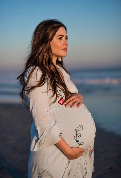 Paola Alberdi, 40 Weeks Pregnant, Pregnancy Timeline, Heavily Pregnant, Pregnancy Belly Photos, Cute Maternity Dresses, Pregnancy Photos Couples, Pregnant Model, Preggo Fashion