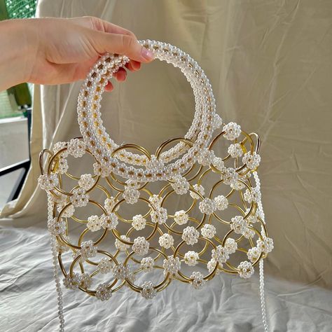 Pleasure Principle, Hand Beaded Bag, Pearl Crafts, Beaded Things, Beaded Shoes, Bridal Handbags, Beads Craft Jewelry, Sweet Jewelry, Diy Bags Patterns