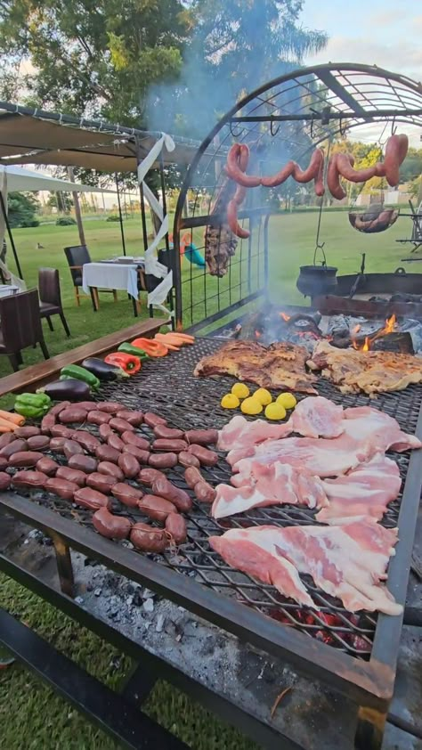 How’s your BBQ party looking today? 😋 🔥 🔥 📷 @a_s_a_n_d_o Salud Asadores! 🔥🔪🍷🥩 🔥 🔥 #asando #laforja #esperanza #santafe #tradicion #gastronomía #argentina #asadoargentino 🔥 🔥 👇 send some BBQ envy!! 👇 Argentinian Asado, Grill Hut, Gangsta Grillz, Backyard Bbq Pit, Outdoor Cooking Area, Custom Grill, Barbecue Design, Outdoor Restaurant Design, Diy Grill