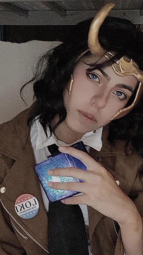 Cosplay Loki series Loki Casual Outfit, Loki Variant Costume, Loki Makeup, Loki Party, Mcu Cosplay, Loki Halloween Costume, Loki Outfit, Simple Cosplay Ideas, Lady Loki Cosplay