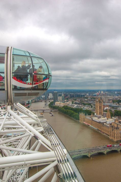 London Ferris Wheel, Palace Of Westminster, London Pride, Ferris Wheels, Aesthetic Moon, The London Eye, London Attractions, London Landmarks, Houses Of Parliament