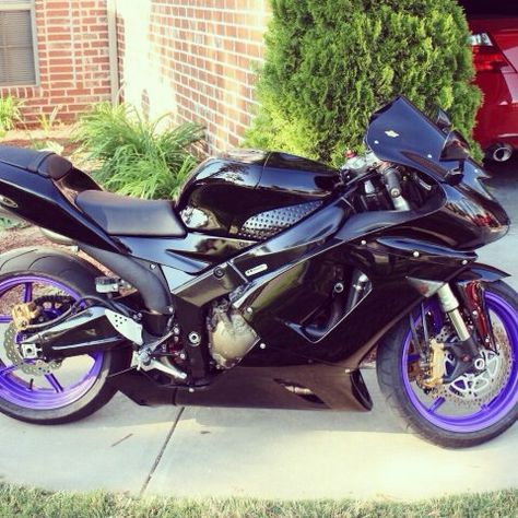 06 zx6r black fairings with purple wheels!!!!! Purple Wheels, Purple Motorcycle, Ninja Motorcycle, Custom Sport Bikes, Concept Motorcycles, Pretty Bike, Biker Love, Black Bike, Beautiful Bike