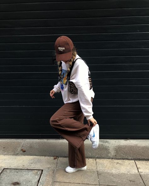 Brown And White Streetwear, Green And Brown Streetwear, Brown Monochrome Outfit Streetwear, Brown Pants Streetwear, Brown Cap Outfit, Brown Streetwear Outfit, Brown Hat Outfit, Brown Monochrome Outfit, Cap Outfit Summer