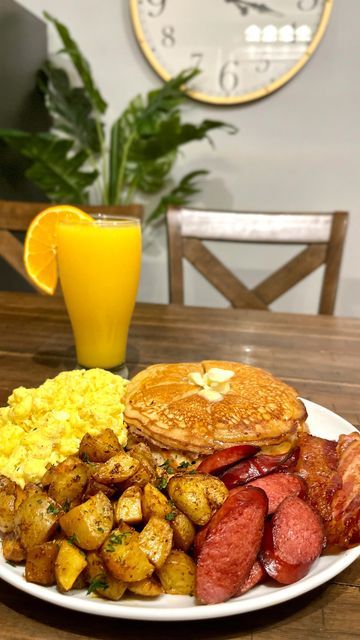 Unhealthy Breakfast Food, Pretty Food Breakfast, Black People Breakfast, Breakfast Ideas With Potatoes, Cooking Breakfast Aesthetic, American Breakfast Ideas, Soul Breakfast, Breakfast Ideas Black People, Big Breakfast Ideas