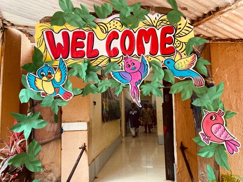 By Ashish Panchal School Gate Decoration Ideas, Welcome Gate Decoration, Welcome Gate, School Gate, Soft Board, Gate Decoration, Class Activity, Crafts Origami, Preschool Class