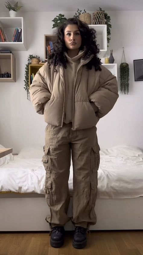 Rate This Cargo pant outfit From ⭐1~10. SAVE & FOLLOW i will update everyweek. Baggy Outfits Women, Outfits Women Streetwear, Baggy Outfit Woman, Modest Streetwear Fashion, Drip Outfits Women, Cargo Pant Outfit, Trendy Modest Outfits, Cargo Outfits Women, Brown Streetwear