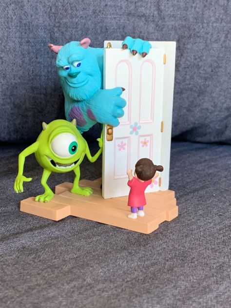 Disney Clay Art, Sulley And Boo, Deco Disney, Disney Rooms, Disney Figurines, Disney Decor, Fondant Figures, Pinturas Disney, Disney Home