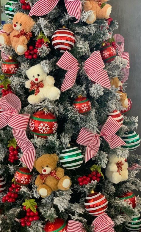 Christmas Tree Bear Theme, Teddy Bear Christmas Tree, Rose 2022, Bear Christmas Tree, Teddy Bear Christmas, Small Teddy Bears, Peppermint Christmas, Christmas Teddy Bear, Christmas Themes Decorations