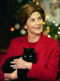 People With Cats, Celebrities With Cats, Laura Bush, Great Cat, A Black Cat, Can Dogs Eat, Cat People, Cat Person, The White House