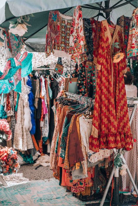 The best finds you should get from the Ibiza hippie market this year Ibiza Lifestyle, Hippie Cowgirl, Cowgirl Style Outfits, Hippie Lifestyle, Bohemian Style Clothing, Boho Life, Ibiza Fashion, Boho Beauty, Urban City