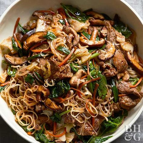 Steak And Noodles, Noodles With Kimchi, Steak Noodles, Steak Nachos, Noodle Bowls Recipes, Ramen Noodle Bowl, Round Steak, Asian Noodles, Stew Meat