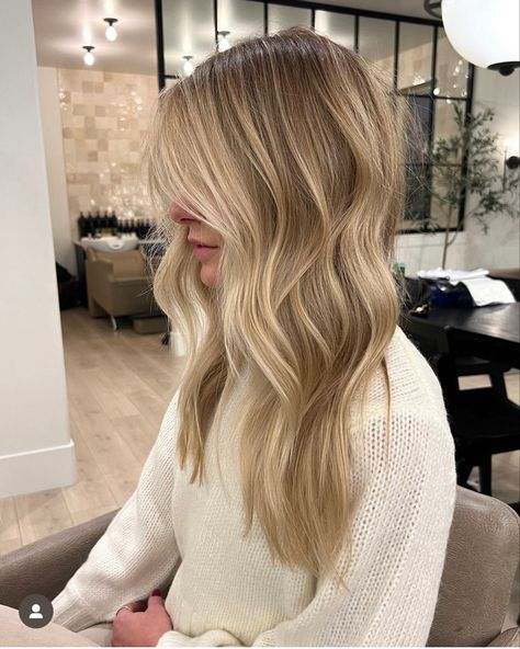 Summer Hair Dirty Blonde, Toning Blonde Hair Before And After, Teasy Lights Blonde With Money Piece, Blonde Balayage Natural Roots, Blonde Hair Lived In, Short Natural Blonde Hair, Blonde Highlights Warm, Partial Blonde Balayage, Warm Honey Blonde Hair Balayage