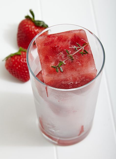 Recipe: Strawberry + Thyme Ice Cubes - Shari's Berries Blog Ice Cube Recipe, Flavored Ice Cubes, Strawberry Vodka, Vegan Gluten Free Recipes, Mixed Drinks Recipes, Fun Treats, Strawberry Lemonade, Fun Cocktails, Ice Cubes