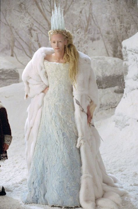 Role: Tilda Swinton's The White Witch from "The Chronicles of Narnia: The Lion, the Witch and the Wardrobe", 2005 White Witch Narnia, Jadis The White Witch, White Witch Costume, Narnia Costumes, Snow Queen Costume, Ice Queen Costume, Lion Witch Wardrobe, Evil Queens, Idee Cosplay