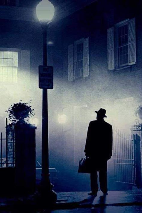 The Exorcist (1973) 😈😱😈 Exorcist 1973, Exorcist Movie, American Movies, The Exorcist 1973, Spooky Mama, Horror Movie Icons, Horror Artwork, Film Horror, Film Images