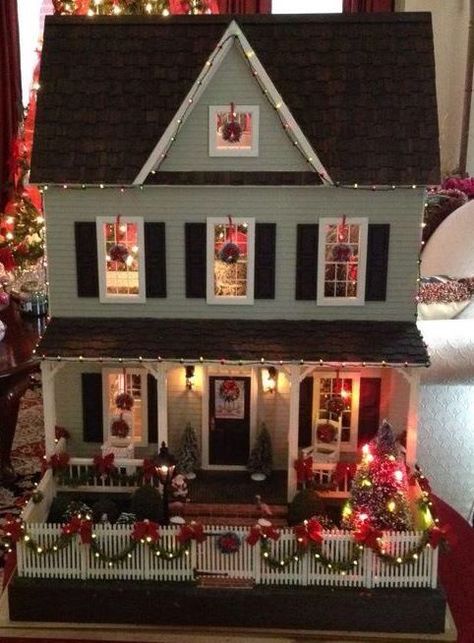 Doll House Decorating Ideas, House Decorating Ideas, Diy Jul, Dollhouse Christmas, Mini Doll House, Dollhouse Projects, Glitter Houses, Victorian Dollhouse, Christmas Villages