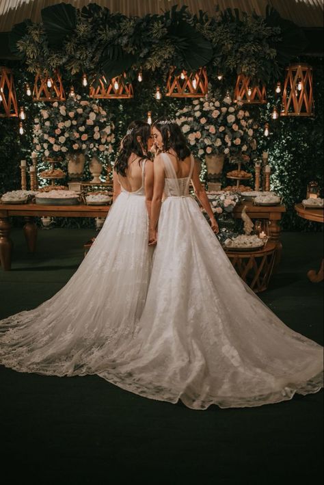 Dream Lesbian Wedding, Wlw Wedding Dress, Wedding Lesbian Couple, Sapphic Wedding Ideas, Wlw Wedding Photos, Lesbian Wedding Photo Ideas, Mrs And Mrs Lgbt Wedding Ideas, Cottagecore Lesbian Wedding, Wedding Lesbian Ideas