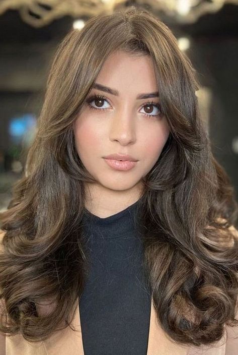 a brunette butterfly haircut with curtain bangs and curls plus volume is amazing for long hair Butterfly Hairstyle, Oval Face Haircuts, Layered Haircuts For Medium Hair, Bangs With Medium Hair, Hairstyles For Layered Hair, Haircuts For Wavy Hair, Haircuts For Medium Hair, Haircuts Straight Hair, Long Hair With Bangs