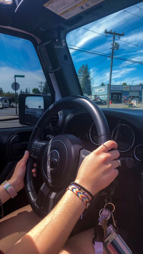 Car Drive Aesthetic Day, Driving Aesthetic Day, Jeep Renegade Aesthetic, Jeep Aesthetic, Jeep Driving, Jeep Wrangler Girl, Girls Driving, Girly Car Accessories, Jeep Wrangler Accessories