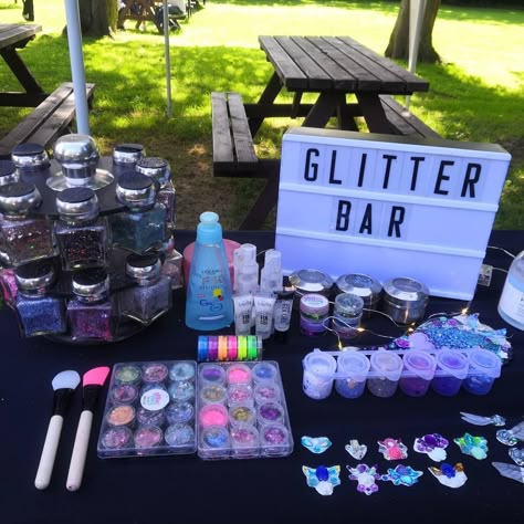 Glitter Party Decorations Diy, Glitter Party Activities, Glitter Station Party, Party Aethstetic, Glitter Party Aesthetic, Glitter Bar Ideas, Glitter Party Ideas, Glitter Themed Party, Glitter Station