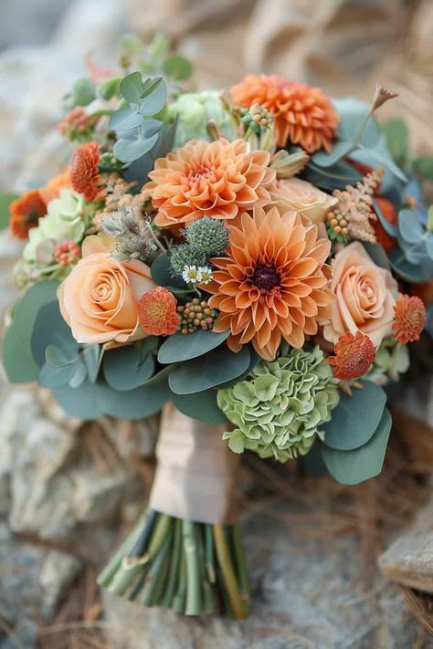 12 Fall Wedding Color Palettes For Future Brides • Sunflower In Wedding Bouquet, Fall Wedding Ideas September, September Wedding Colors Schemes Colour Palettes, October Wedding Colors Schemes, November Wedding Colors, Wedding Flowers Fall, Fall Wedding Color Schemes, Dahlias Wedding, Wedding Color Palettes