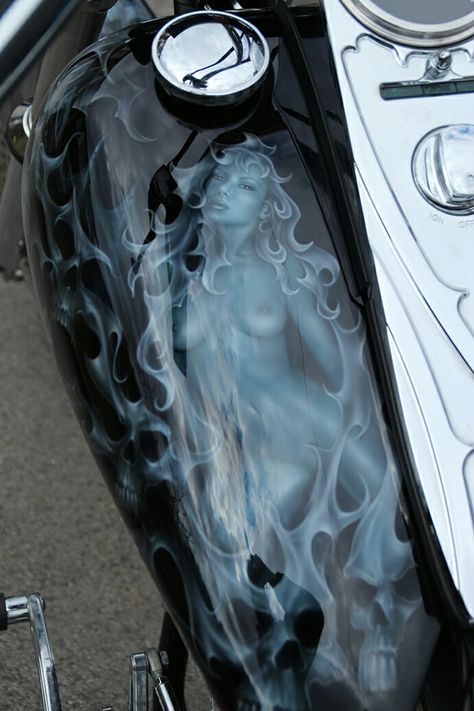 Unique Motorcycle Paint Jobs, Gas Tank Paint, Motorcycle Art Painting, Cycle Painting, Custom Motorcycle Paint Jobs, Bike Tank, Harley Davidson Artwork, Motorcycle Wallpaper, Bagger Motorcycle