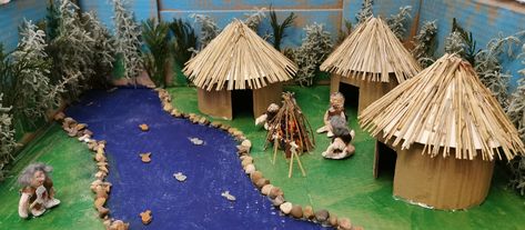 Benjamin's year 3 school project Stone Age Houses, Shoe Box Diorama, Native American Houses, Stone Age People, Native American Art Projects, Indian Project, Native American Projects, Fairy House Crafts, African House