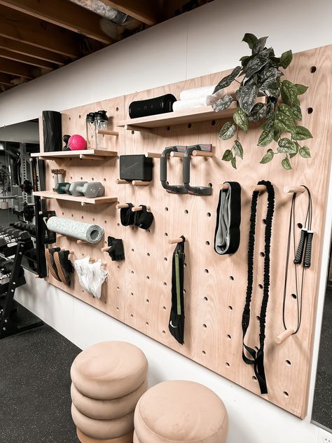 From Storage Space To Home Gym - Reveal & Sources - Living with Lady Basement Home Gym, Home Gym Basement, Small Home Gym, Home Gym Garage, Workout Room Home, Mini Gym, Diy Home Gym, Basement Gym, Gym Room At Home