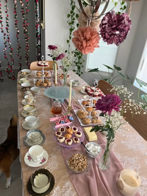 2023 Tea Party Outfit, Tea Party Outdoor Backyards, Cute Birthday Table Decor, Tea Party Birthday For Adults, Feminine Birthday Party Ideas, Tee Party Birthday, Girly 21st Party, Garden Party Galentines, Yea Party Activities