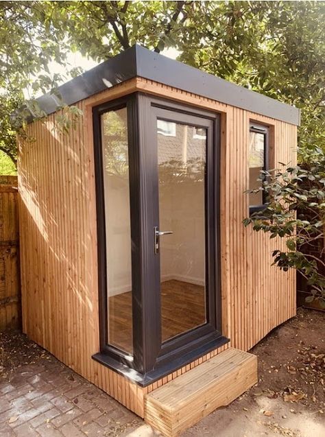 Shedworking: Small garden office Garden Office Ideas, Small Garden Office, Garden Office Shed, Insulated Garden Room, Office Shed, Shed Office, Garden Offices, Garden Pods, Tiny Office