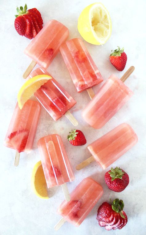 Lemonade Popsicles, Healthy Popsicle Recipes, Popsicle Party, Summer Popsicles, Healthy Popsicles, Blueberry Lemonade, Lemon Lemonade, Homemade Popsicles, Homemade Lemonade