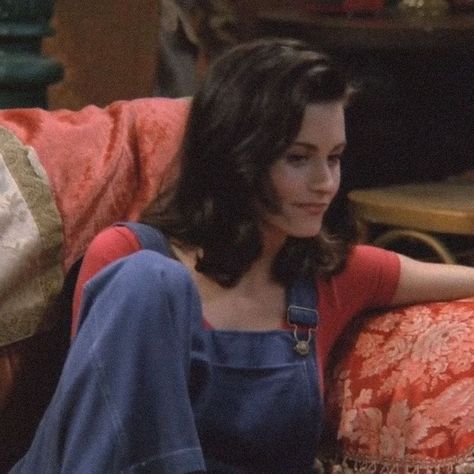 Monica Friends, Courtney Cox, 90s Inspired Outfits, Monica Geller, Friends Moments, Friends Characters, Tv Characters, Girl Crushes, Classic Beauty