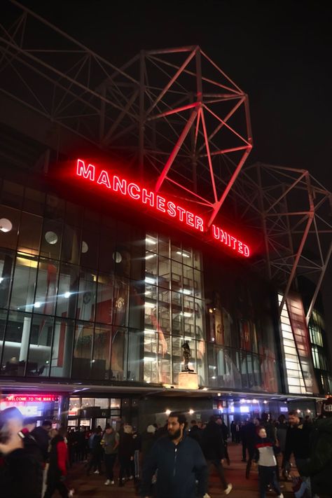 Old Trafford Aesthetic, Man United Aesthetic, Football Stadium Aesthetic, Manchester United Aesthetic, Manchester Aesthetic, Manchester Apartment, Football Crowd, Manchester Stadium, Football Manchester United