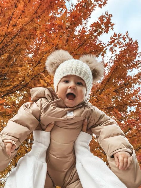 Baby Winter Photoshoot, Winter Baby Pictures, Baby Winter Outfits, Winter Baby Birthday, Baby Winter Fashion, Baby Holiday Photos, Inspired Photos, Baby Snow, Winter Newborn