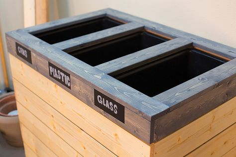 These stylish DIY recycling bin projects give you all the organized space you need to take care of the earth, but they look good too. Whether you have space for them inside, or keep this just off the garage door, or even on a back porch, they look great and do the job we all need to be doing - Recycling. Indoor Recycling Bins, Barn Organization, Bbq Patio, Recycle Bins, Pallets Projects, Recycling Storage, Castle Ideas, Recycling Station, Bike Storage Rack