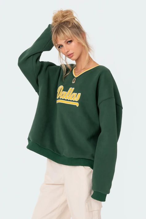 Dallas Sweatshirt – edikted Visionary Fashion, Applique Sweatshirt, Low Rise Jeans, S Models, Pacsun, Casual Looks, Sweatshirts Women, Dallas, Graphic Sweatshirt