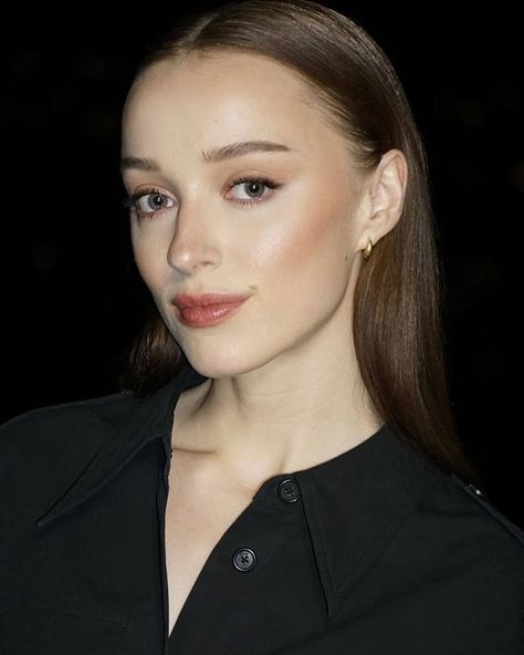 Pale Girl Makeup, Clinique Black Honey, Nontoxic Beauty, Phoebe Dynevor, Engagement Makeup, Pale Girl, Black Honey, Healthy Lifestyle Inspiration, Redhead Girl