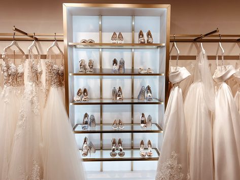 Wedding Boutique Interior Design, Bridal Shop Interior, Bridal Shop Decor, Bridal Shop Ideas, Bridal Room Decor, Boutique Layout, Bridal Boutique Interior, Bridal Showroom, Brides Room