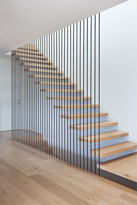 Staircase Floating, Cable Stair Railing, Stair Railing Kits, درج السلم, Waterfall House, Modern Stair Railing, Escalier Design, Stair Railing Design, Stair Remodel