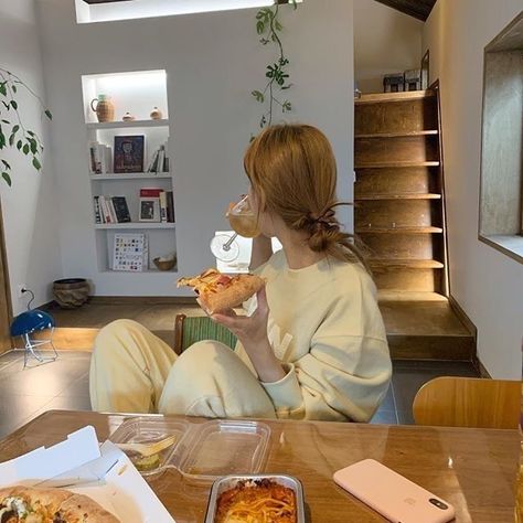 house aesthetic girl food ig inspo Girl Eating, Korean Picture, Girl Cooking, Pics For Dp, All Too Well, Girl House, Best Friend Pictures, Pinterest Girls, Self Control