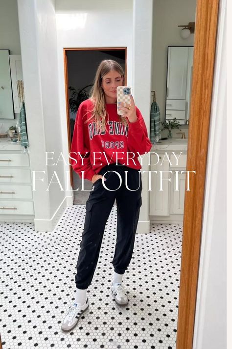 Loving this cute and casual look for an easy early fall transition outfit. Styled my go-to sneakers (Sambas) with these joggers and an oversized sweatshirt for a casual everyday outfit. Tap to shop! Outfits With Oversized Sweatshirts, Outfits Joggers, Fall Transition Outfits, Fall Transition, Outfit Formulas, Trendy Fall Outfits, Cold Weather Outfits, Cargo Joggers, Everyday Outfit