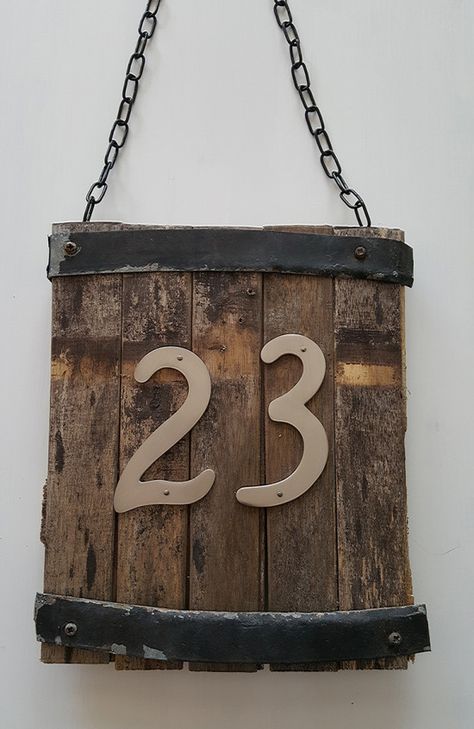 Rustic House Number Sign 23 Diy Address Sign, Rustic House Numbers, Rustic Diy Projects, Pallet House, Number Ideas, Diy Outdoor Decor, House Number Sign, Number Sign, Diy House Projects