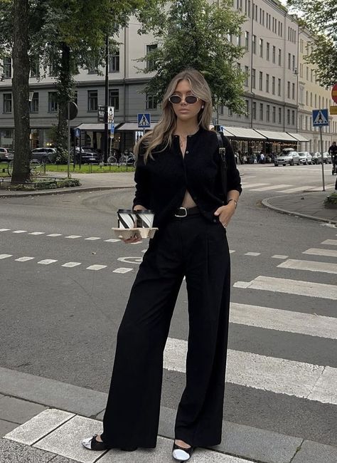 Extra Long Cardigan Outfit, Black Linen Pants Outfit Fall, Linen Pants Outfit Fall, Black Cardigan Outfits, Chunky Cardigan Outfit, Cardigan Outfit Work, Black Cardigan Outfit, Knit Cardigan Outfit, Long Cardigan Outfit