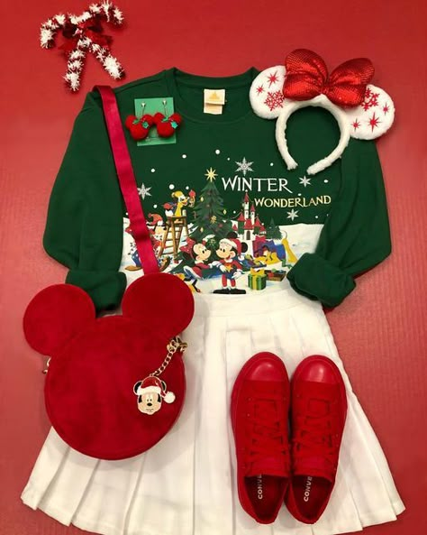 Disney Christmas Clothes, Christmas In Disneyland Outfit, Disney Outfit Ideas Christmas, Disney Sweaters Diy, Disney Christmas Family Outfits, Christmas Outfit Themes, Christmas In Disney World Outfits, Disney Christmas Party Outfit Ideas, Disney Christmas Outfit Ideas