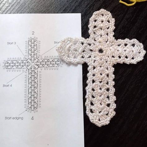 Crocheted Cross, Easy Crochet Bookmarks, Marque-pages Au Crochet, Crochet Bookmark Pattern, Crochet Ornaments, Crochet Bookmarks, Crochet Doily Patterns, Crochet Cross, Easter Crochet