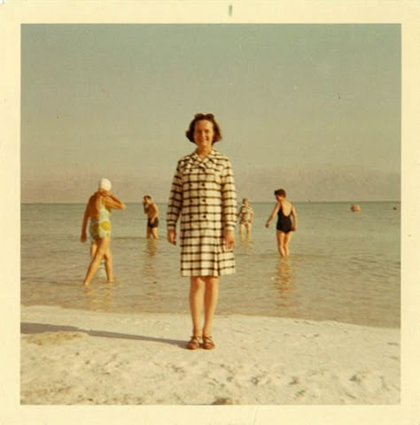 Retro Photography, Vintage Polaroid, Retro Photo, People Standing, Vintage Beach, Vintage Magazine, Retro Aesthetic, Vintage Pictures, Vintage Summer