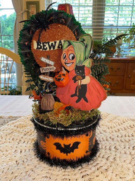 So in love with this one of a kind hand made  vintage inspired Halloween assemblage. It would be perfect to add to a vintage Halloween lovers collection. Standing 9.5" in height by 6" at widest width. There are many little details to admire as you can see in pictures. Made to bring years of enjoyment. Would make a special gift as well. Vintage Halloween Decorations Diy, Vintage Adjustable Halloween Jewelry, Paper Mache Vintage Halloween Diy, Vintage Halloween Crafts, Vintage Halloween Pumpkins Paper Mache, Halloween Cut Outs, Halloween Boxes, Halloween Assemblage, Halloween Minis